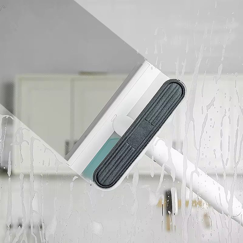 Ștergător de geamuri cu pulverizator