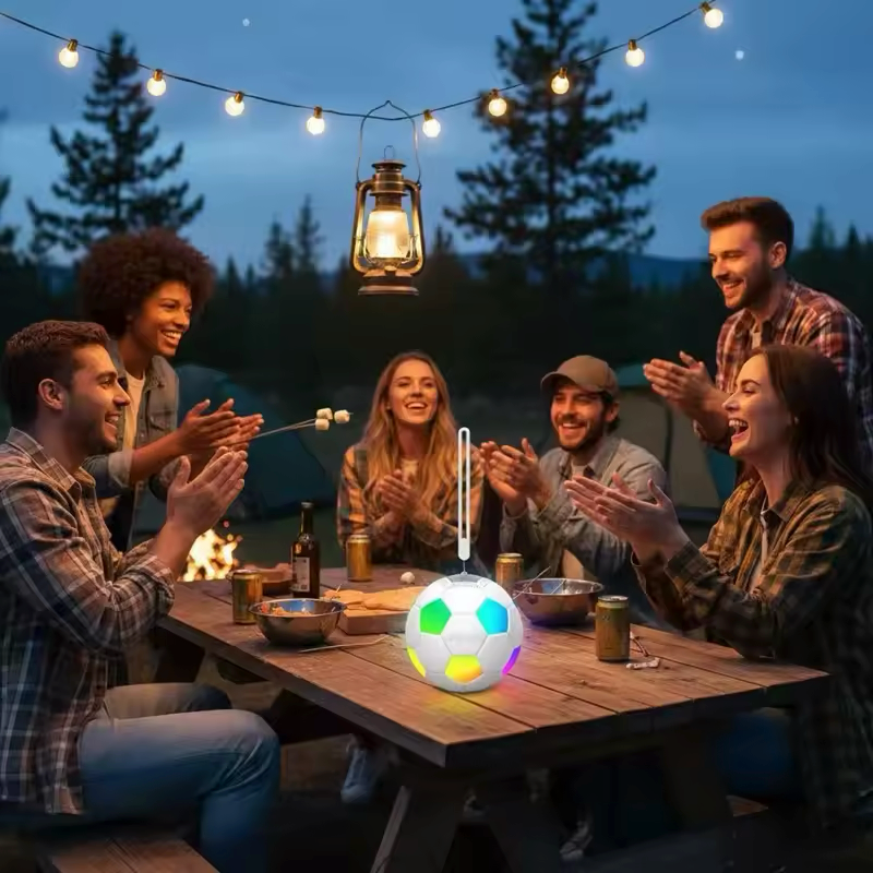Boxă Bluetooth Portabilă în Formă de Minge de Fotbal, cu Lumini RGB și Încărcare USB-C, Portocaliu / Negru